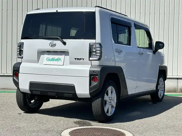 ダイハツ タフト G 富山県 2022(令4)年 2.4万km シャイニングホワイトパール ・純正ナビ（フルセグＴＶ・ＢＴ・ＦＭＡＭ・ＣＤＤＶＤ・ＳＤ・ＵＳＢ接続）/・バックカメラ　/・ＥＴＣ　/・前方ドラレコ　/・ガラスルーフ　/・衝突軽減ブレーキ　/・レーンキープアシスト　/・前後コーナーセンサー/・DN席シートヒーター/・スペアキー