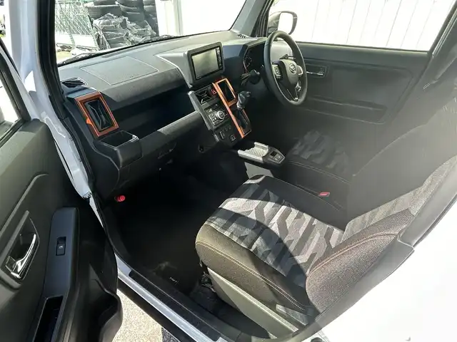 ダイハツ タフト G 富山県 2022(令4)年 2.4万km シャイニングホワイトパール ・純正ナビ（フルセグＴＶ・ＢＴ・ＦＭＡＭ・ＣＤＤＶＤ・ＳＤ・ＵＳＢ接続）/・バックカメラ　/・ＥＴＣ　/・前方ドラレコ　/・ガラスルーフ　/・衝突軽減ブレーキ　/・レーンキープアシスト　/・前後コーナーセンサー/・DN席シートヒーター/・スペアキー