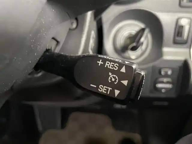 トヨタ ＦＪクルーザー 長崎県 2012(平24)年 13.7万km ホワイト ・社外ナビ（AM/FM/iPOD/SD/DVD)/・ブルートゥース/・USB/・横滑り防止装置/・４WD/・クルーズコントロール/・ステアリングスイッチ/・ドライブレコーダー（前方）/・ETC/・ルーフキャリア/・背面タイヤ