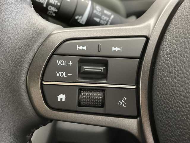 ホンダ フリード クロスター 新潟県 2024(令6)年 0.3万km プラチナホワイトパール 純正メモリナビ/（BT/FM/AM/フルセグTV）/バックカメラ/ステアリングスイッチ/ブラインドスポットモニター/前後ドライブレコーダー/両側パワースライドドア/ハーフレザーシート/シートヒーター/純正LEDオートヘッドライト/フォグライト/スペアキー/ETC