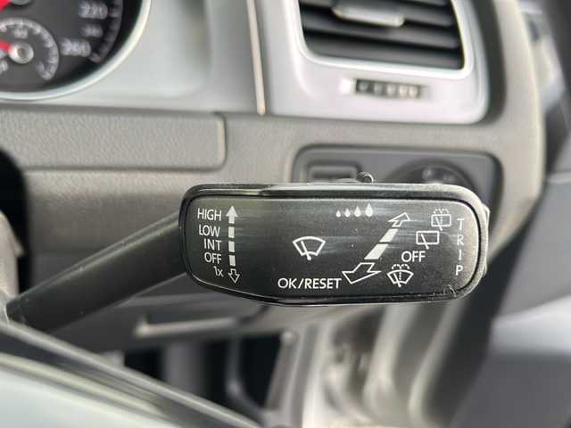 フォルクスワーゲン ゴルフ TSI トレンドライン BMテクノ 埼玉県 2014(平26)年 11.2万km シルバー ＥＴＣ　/前ドラレコ　/純オーディオディスプレイ　/アイドリング　/イモビライザー　/ＦＭ／ＡＭ／ＡＵＸ／ＢＴ／ＳＤ／ＣＤ　/オートホルード　/電格ミラー　/ライトレベライザー　/保証書　/取扱説明書