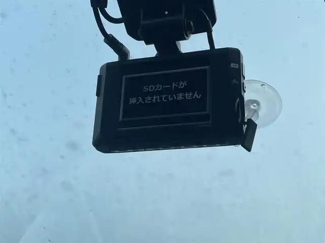 トヨタ ライズ G 熊本県 2022(令4)年 2万km ナチュラルベージュマイカM 純正9インチナビ/・AM/FM/CD/DVD/BT/SD/USB/・フルセグTV/全周囲カメラ/スマートアシスト/・衝突軽減ブレーキ/・車線逸脱警報機能/・先行車発進お知らせ/・標識認識機能/・ふらつき警報/ブラインドスポットモニター/オートハイビーム/前後ドライブレコーダー/ETC/電動パーキングブレーキ/オートホールドブレーキ/純正フロアマット/純正アルミホイール/電動格納ミラー/ウインカーミラー/プッシュスタート/スマートキー