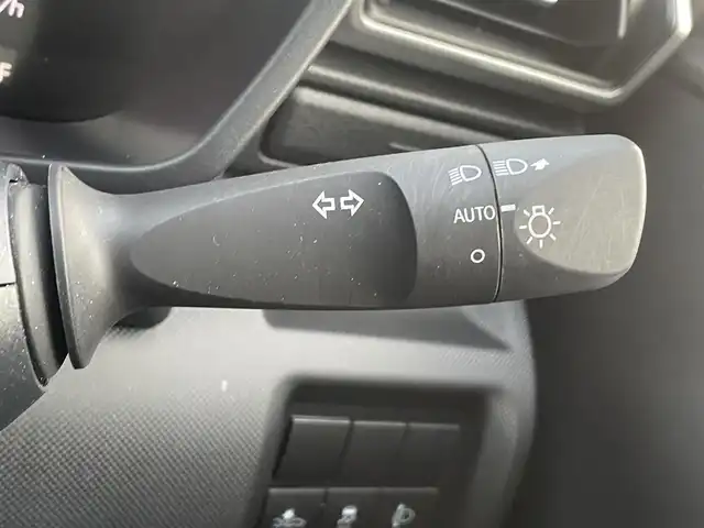 トヨタ ライズ G 熊本県 2022(令4)年 2万km ナチュラルベージュマイカM 純正9インチナビ/・AM/FM/CD/DVD/BT/SD/USB/・フルセグTV/全周囲カメラ/スマートアシスト/・衝突軽減ブレーキ/・車線逸脱警報機能/・先行車発進お知らせ/・標識認識機能/・ふらつき警報/ブラインドスポットモニター/オートハイビーム/前後ドライブレコーダー/ETC/電動パーキングブレーキ/オートホールドブレーキ/純正フロアマット/純正アルミホイール/電動格納ミラー/ウインカーミラー/プッシュスタート/スマートキー