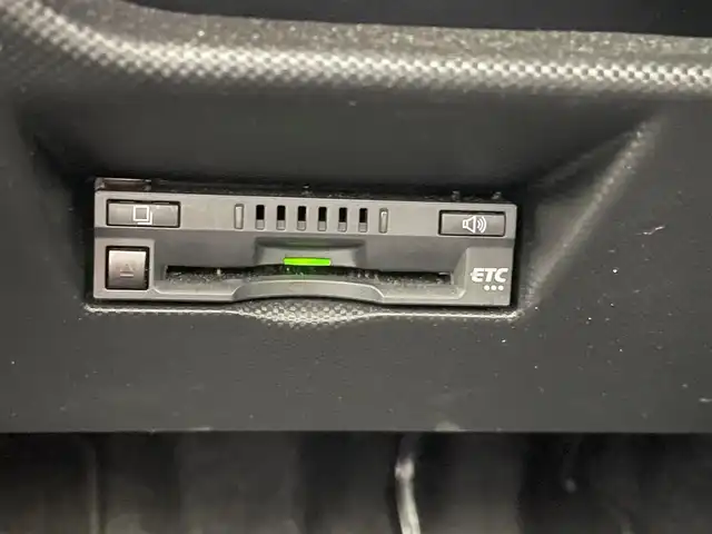 トヨタ ライズ G 熊本県 2022(令4)年 2万km ナチュラルベージュマイカM 純正9インチナビ/・AM/FM/CD/DVD/BT/SD/USB/・フルセグTV/全周囲カメラ/スマートアシスト/・衝突軽減ブレーキ/・車線逸脱警報機能/・先行車発進お知らせ/・標識認識機能/・ふらつき警報/ブラインドスポットモニター/オートハイビーム/前後ドライブレコーダー/ETC/電動パーキングブレーキ/オートホールドブレーキ/純正フロアマット/純正アルミホイール/電動格納ミラー/ウインカーミラー/プッシュスタート/スマートキー