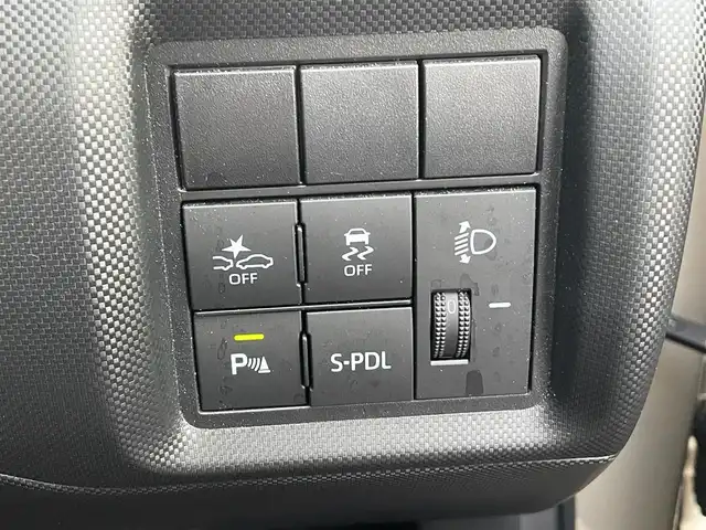 トヨタ ライズ G 熊本県 2022(令4)年 2万km ナチュラルベージュマイカM 純正9インチナビ/・AM/FM/CD/DVD/BT/SD/USB/・フルセグTV/全周囲カメラ/スマートアシスト/・衝突軽減ブレーキ/・車線逸脱警報機能/・先行車発進お知らせ/・標識認識機能/・ふらつき警報/ブラインドスポットモニター/オートハイビーム/前後ドライブレコーダー/ETC/電動パーキングブレーキ/オートホールドブレーキ/純正フロアマット/純正アルミホイール/電動格納ミラー/ウインカーミラー/プッシュスタート/スマートキー