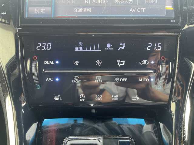 トヨタ ハリアー プレミアム スタイルモーヴ 三重県 2015(平27)年 9.3万km ホワイトパールクリスタルシャイン 登録時92276km/SR/ハーフレザーシート/禁煙車/ALPINEナビ/（AM/FM/TV/Bluetooth/CD/DVD/HDMI）/フルセグTV/バックカメラ/ETC/レーダークルコン/ステアリングスイッチ/オートライト/オートハイビーム/シートメモリー/パワーシート/シートヒーター/パワーバックドア/プリクラッシュセーフティ/レーンディパーチャーアラート/先行車発進お知らせ機能/コーナーセンサー/純正フロアマット/純正アルミ/スペアキー