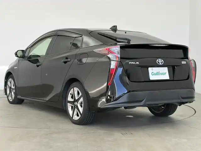 トヨタ プリウス S ツーリングセレクション 愛知県 2017(平29)年 10.2万km アティチュードブラックマイカ 純正ナビ/Bluetooth/フルセグTV/バックカメラ/レーダークルーズコントロール/衝突軽減ブレーキ/レーンキープアシスト/横滑り防止装置/オートライト/オートマチックハイビーム/LEDヘッドライト/LEDフォグランプ/ドライブレコーダー/ETC/シートヒーター/純正アルミホイール/純正フロアマット/プッシュスタート/スマートキー