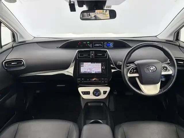 トヨタ プリウス S ツーリングセレクション 愛知県 2017(平29)年 10.2万km アティチュードブラックマイカ 純正ナビ/Bluetooth/フルセグTV/バックカメラ/レーダークルーズコントロール/衝突軽減ブレーキ/レーンキープアシスト/横滑り防止装置/オートライト/オートマチックハイビーム/LEDヘッドライト/LEDフォグランプ/ドライブレコーダー/ETC/シートヒーター/純正アルミホイール/純正フロアマット/プッシュスタート/スマートキー