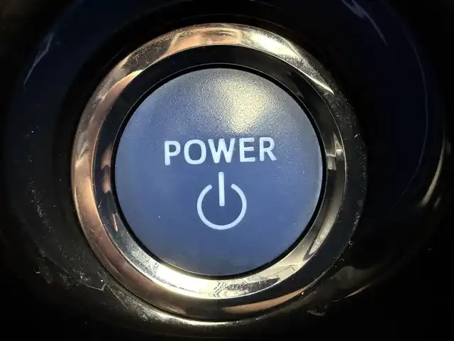 トヨタ プリウス S ツーリングセレクション 愛知県 2017(平29)年 10.2万km アティチュードブラックマイカ 純正ナビ/Bluetooth/フルセグTV/バックカメラ/レーダークルーズコントロール/衝突軽減ブレーキ/レーンキープアシスト/横滑り防止装置/オートライト/オートマチックハイビーム/LEDヘッドライト/LEDフォグランプ/ドライブレコーダー/ETC/シートヒーター/純正アルミホイール/純正フロアマット/プッシュスタート/スマートキー