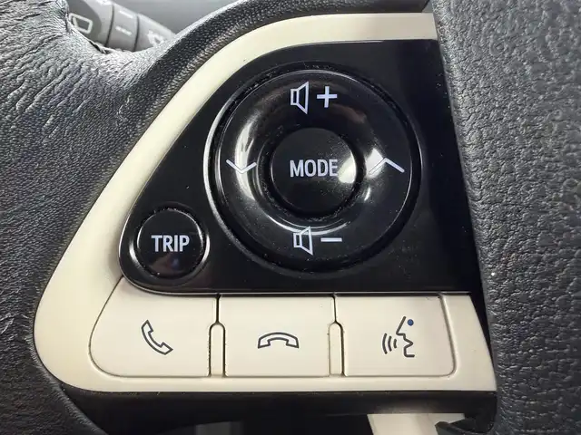 トヨタ プリウス S ツーリングセレクション 愛知県 2017(平29)年 10.2万km アティチュードブラックマイカ 純正ナビ/Bluetooth/フルセグTV/バックカメラ/レーダークルーズコントロール/衝突軽減ブレーキ/レーンキープアシスト/横滑り防止装置/オートライト/オートマチックハイビーム/LEDヘッドライト/LEDフォグランプ/ドライブレコーダー/ETC/シートヒーター/純正アルミホイール/純正フロアマット/プッシュスタート/スマートキー