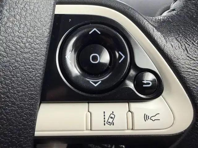 トヨタ プリウス S ツーリングセレクション 愛知県 2017(平29)年 10.2万km アティチュードブラックマイカ 純正ナビ/Bluetooth/フルセグTV/バックカメラ/レーダークルーズコントロール/衝突軽減ブレーキ/レーンキープアシスト/横滑り防止装置/オートライト/オートマチックハイビーム/LEDヘッドライト/LEDフォグランプ/ドライブレコーダー/ETC/シートヒーター/純正アルミホイール/純正フロアマット/プッシュスタート/スマートキー