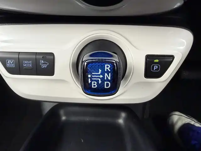 トヨタ プリウス S ツーリングセレクション 愛知県 2017(平29)年 10.2万km アティチュードブラックマイカ 純正ナビ/Bluetooth/フルセグTV/バックカメラ/レーダークルーズコントロール/衝突軽減ブレーキ/レーンキープアシスト/横滑り防止装置/オートライト/オートマチックハイビーム/LEDヘッドライト/LEDフォグランプ/ドライブレコーダー/ETC/シートヒーター/純正アルミホイール/純正フロアマット/プッシュスタート/スマートキー