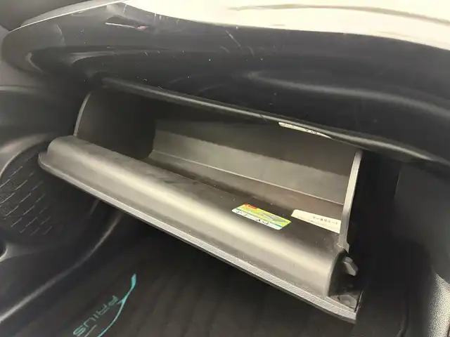 トヨタ プリウス S ツーリングセレクション 愛知県 2017(平29)年 10.2万km アティチュードブラックマイカ 純正ナビ/Bluetooth/フルセグTV/バックカメラ/レーダークルーズコントロール/衝突軽減ブレーキ/レーンキープアシスト/横滑り防止装置/オートライト/オートマチックハイビーム/LEDヘッドライト/LEDフォグランプ/ドライブレコーダー/ETC/シートヒーター/純正アルミホイール/純正フロアマット/プッシュスタート/スマートキー