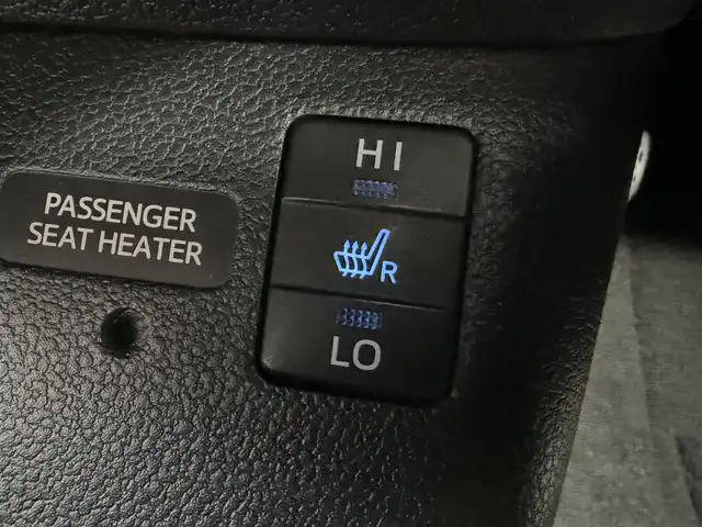 トヨタ プリウス S ツーリングセレクション 愛知県 2017(平29)年 10.2万km アティチュードブラックマイカ 純正ナビ/Bluetooth/フルセグTV/バックカメラ/レーダークルーズコントロール/衝突軽減ブレーキ/レーンキープアシスト/横滑り防止装置/オートライト/オートマチックハイビーム/LEDヘッドライト/LEDフォグランプ/ドライブレコーダー/ETC/シートヒーター/純正アルミホイール/純正フロアマット/プッシュスタート/スマートキー