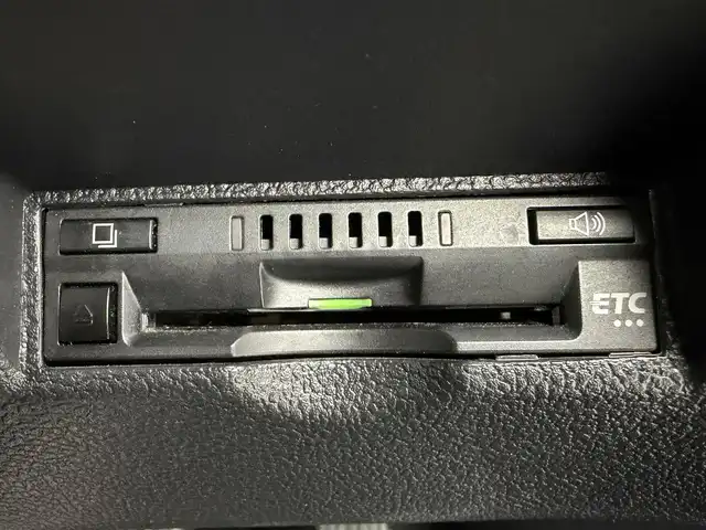 トヨタ プリウス S ツーリングセレクション 愛知県 2017(平29)年 10.2万km アティチュードブラックマイカ 純正ナビ/Bluetooth/フルセグTV/バックカメラ/レーダークルーズコントロール/衝突軽減ブレーキ/レーンキープアシスト/横滑り防止装置/オートライト/オートマチックハイビーム/LEDヘッドライト/LEDフォグランプ/ドライブレコーダー/ETC/シートヒーター/純正アルミホイール/純正フロアマット/プッシュスタート/スマートキー