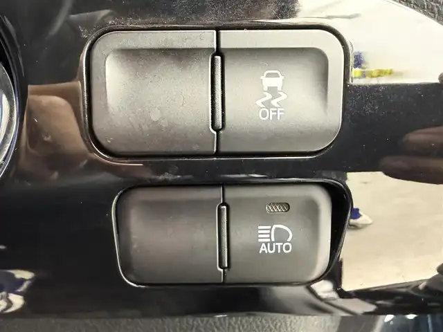 トヨタ プリウス S ツーリングセレクション 愛知県 2017(平29)年 10.2万km アティチュードブラックマイカ 純正ナビ/Bluetooth/フルセグTV/バックカメラ/レーダークルーズコントロール/衝突軽減ブレーキ/レーンキープアシスト/横滑り防止装置/オートライト/オートマチックハイビーム/LEDヘッドライト/LEDフォグランプ/ドライブレコーダー/ETC/シートヒーター/純正アルミホイール/純正フロアマット/プッシュスタート/スマートキー