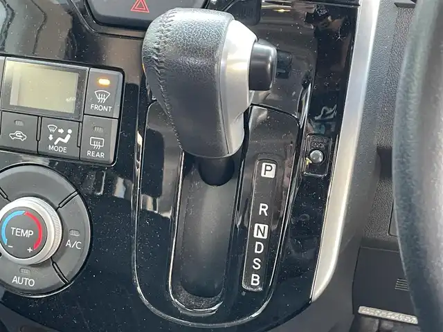 ダイハツ タント カスタム RS スマートセレ SA 滋賀県 2014(平26)年 4.2万km ブラックマイカメタリック 社外7インチナビ/【Bluetooth/CD/DVD/フルセグTV】/ALPINEフリップダウンモニター/両側パワースライドドア/バックカメラ/衝突軽減ブレーキ/LEDヘッドライト/オートライト/純正フロアマット/ドアバイザー/プッシュスタート/スマートキー