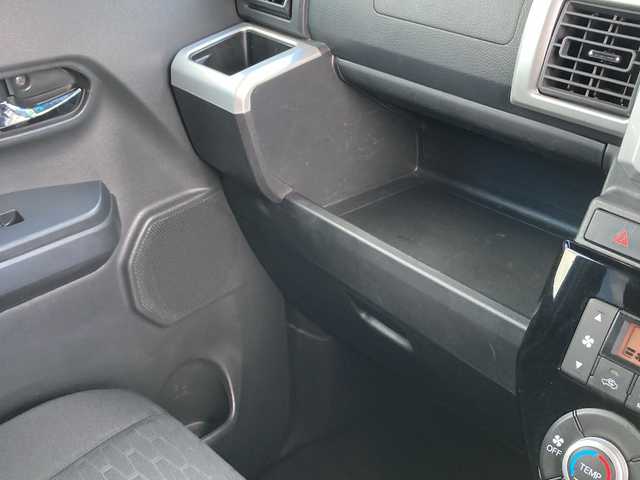 トヨタ ピクシスメガ GターボレジャーエディションSAⅢ 愛媛県 2018(平30)年 6.7万km ブラックマイカメタリック 社外KENWOODナビ（MDV-Z90S）/・Bluetooth/・CD/DVD USB端子/フルセグTV/バックカメラ/ビルドインETC/両側パワースライドドア/シートヒーター/純正フロアマット/純正15インチAW/シートヒーター/スマートアシストIII/衝突軽減装置/オートライト/スマートキー