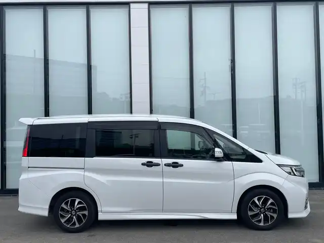 ホンダ ステップワゴン スパーダ ホンダセンシング 大阪府 2020(令2)年 3.3万km プラチナホワイトパール 社外ナビ/バックモニター/BT/ETC/SD/TV/両側電動パワースライドドア /前方ドライブレコーダー /スマートキー /ターボ/ホンダセンシング/衝突軽減システム /エアロパーツ /プッシュスタート/アイドリングストップ/電動格納サードシート/LED