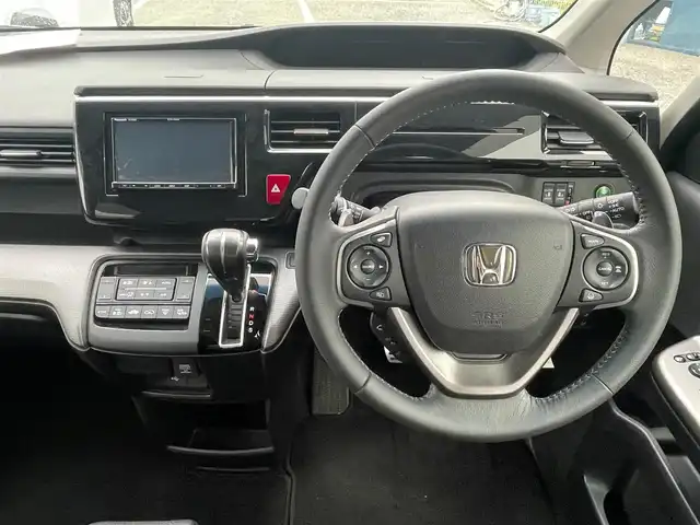 ホンダ ステップワゴン スパーダ ホンダセンシング 大阪府 2020(令2)年 3.3万km プラチナホワイトパール 社外ナビ/バックモニター/BT/ETC/SD/TV/両側電動パワースライドドア /前方ドライブレコーダー /スマートキー /ターボ/ホンダセンシング/衝突軽減システム /エアロパーツ /プッシュスタート/アイドリングストップ/電動格納サードシート/LED