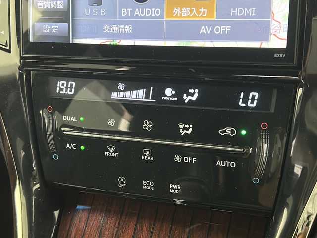 トヨタ ハリアー プレミアム 宮城県 2017(平29)年 8.1万km ブラック Toyota Safety Sense /・プリクラッシュセーフティ/・レーンディパーチャーアラート/・オートマチックハイビーム/電動リアゲート/純正9インチナビ/・BT.CD.DVD/バックカメラ/フルセグTV/ハーフレザーシート/D席パワーシート/ビルトインETC/革巻きステアリング/ステアリングスイッチ/プッシュスタート/スマートキー/LEDヘッドライト/LEDフォグライト/社外フロアマット/純正18インチAW/純正ドアバイザー/横滑り防止