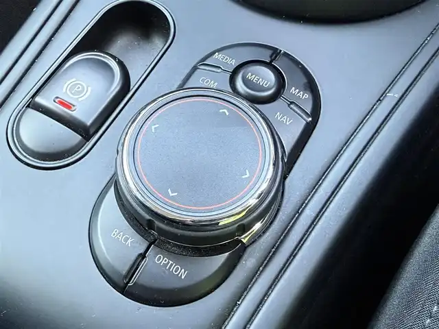 ＭＩＮＩ ミニ クロスオーバー クーパー SD オール4 静岡県 2018(平30)年 7.5万km シルバー 電動リアゲート/MINIコネクト/(BT/USB)/インテリジェントセーフティ/バックカメラ/ACC/シートヒーター/スマートキー/ETC/ドライブレコーダー/フロアマット/純正18インチアルミホイール/フロントフォグランプ