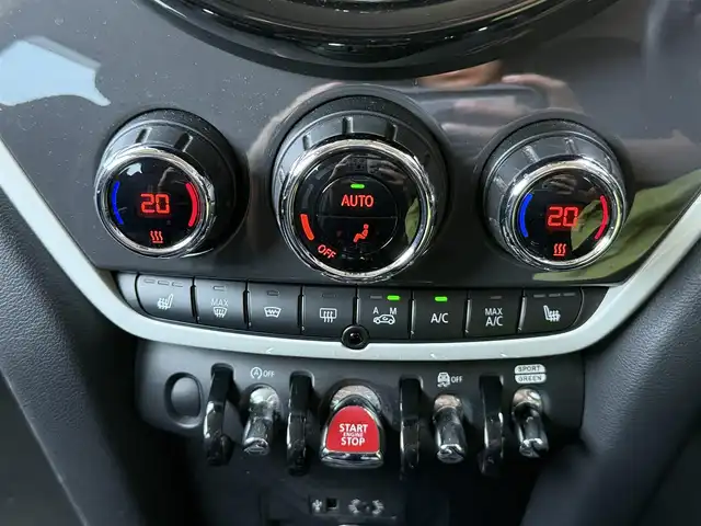 ＭＩＮＩ ミニ クロスオーバー クーパー SD オール4 静岡県 2018(平30)年 7.5万km シルバー 電動リアゲート/MINIコネクト/(BT/USB)/インテリジェントセーフティ/バックカメラ/ACC/シートヒーター/スマートキー/ETC/ドライブレコーダー/フロアマット/純正18インチアルミホイール/フロントフォグランプ