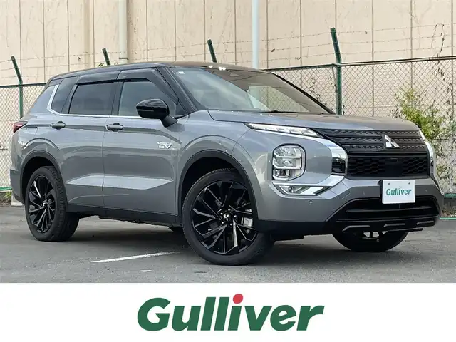 三菱 アウトランダー ＰＨＥＶ ブラックエディション 東京都 2023(令5)年 2.4万km ガンＭ／黒 アラウンドビューモニター　/前席シートヒーター　/運転席パワーシート　/マイパイロット　/ACC　/LKAS　/BSM　/デュアルエアコン　/12.3型スマホ連携ナビ　/・Bluetooth　/・Apple Android CarPlay　/ステアリングヒーター