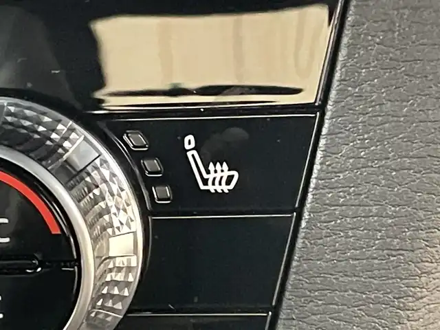 三菱 アウトランダー ＰＨＥＶ ブラックエディション 東京都 2023(令5)年 2.4万km ガンＭ／黒 アラウンドビューモニター　/前席シートヒーター　/運転席パワーシート　/マイパイロット　/ACC　/LKAS　/BSM　/デュアルエアコン　/12.3型スマホ連携ナビ　/・Bluetooth　/・Apple Android CarPlay　/ステアリングヒーター