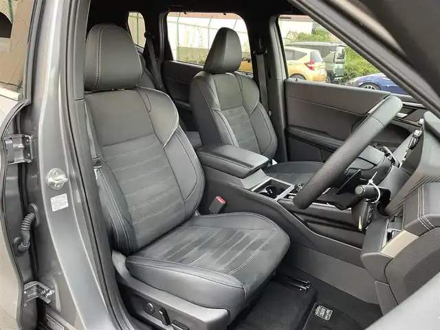三菱 アウトランダー ＰＨＥＶ ブラックエディション 東京都 2023(令5)年 2.4万km ガンＭ／黒 アラウンドビューモニター　/前席シートヒーター　/運転席パワーシート　/マイパイロット　/ACC　/LKAS　/BSM　/デュアルエアコン　/12.3型スマホ連携ナビ　/・Bluetooth　/・Apple Android CarPlay　/ステアリングヒーター