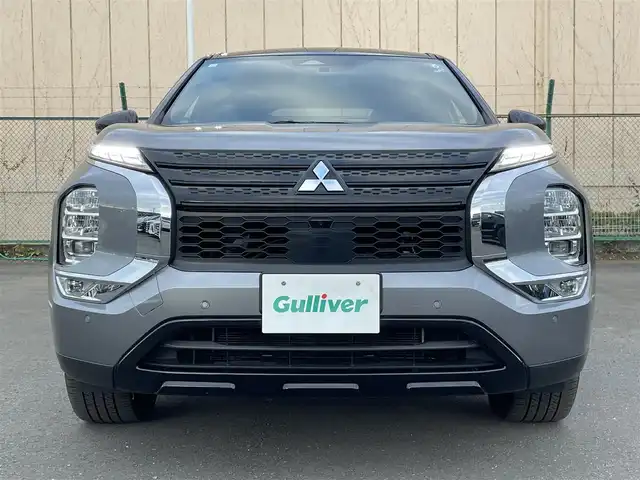 三菱 アウトランダー ＰＨＥＶ ブラックエディション 東京都 2023(令5)年 2.4万km ガンＭ／黒 アラウンドビューモニター　/前席シートヒーター　/運転席パワーシート　/マイパイロット　/ACC　/LKAS　/BSM　/デュアルエアコン　/12.3型スマホ連携ナビ　/・Bluetooth　/・Apple Android CarPlay　/ステアリングヒーター