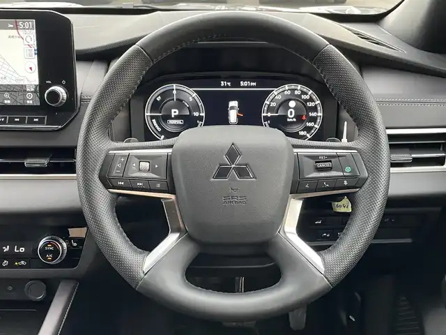 三菱 アウトランダー ＰＨＥＶ ブラックエディション 東京都 2023(令5)年 2.4万km ガンＭ／黒 アラウンドビューモニター　/前席シートヒーター　/運転席パワーシート　/マイパイロット　/ACC　/LKAS　/BSM　/デュアルエアコン　/12.3型スマホ連携ナビ　/・Bluetooth　/・Apple Android CarPlay　/ステアリングヒーター