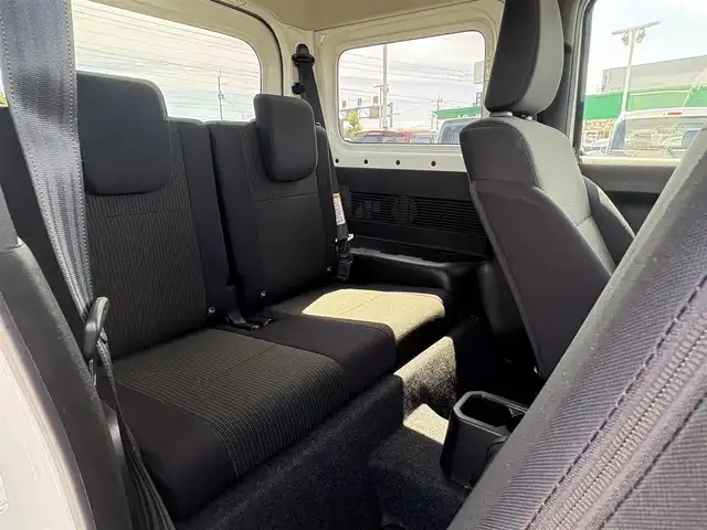 スズキ ジムニー XC 徳島県 2024(令6)年 1.8万km ピュアホワイトP 4WD/ICターボ/7インチメモリナビ/（Bluetooth/CD）/バックカメラ/シートヒーター（D+N席）/クルーズコントロール/クリアランスソナー/LEDヘッドライト/オートハイビーム/オートライト/ドライブレコーダー/純正16AW/ヘッドライトウォッシャー/アイドリングストップ/スペアキー