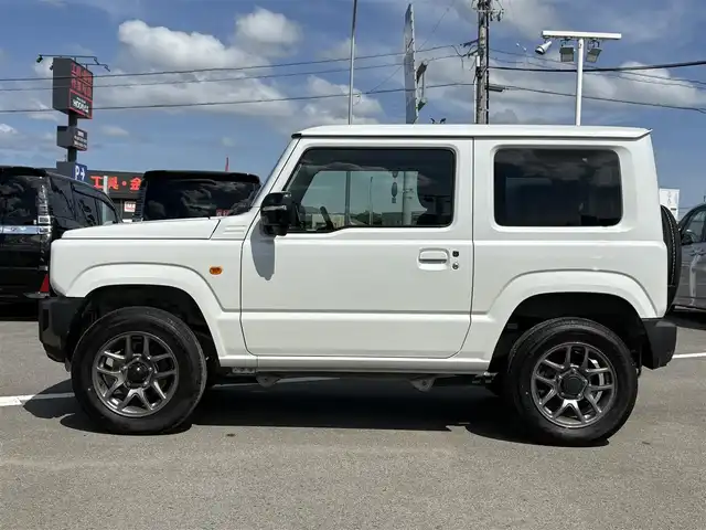 スズキ ジムニー XC 徳島県 2024(令6)年 1.8万km ピュアホワイトP 4WD/ICターボ/7インチメモリナビ/（Bluetooth/CD）/バックカメラ/シートヒーター（D+N席）/クルーズコントロール/クリアランスソナー/LEDヘッドライト/オートハイビーム/オートライト/ドライブレコーダー/純正16AW/ヘッドライトウォッシャー/アイドリングストップ/スペアキー