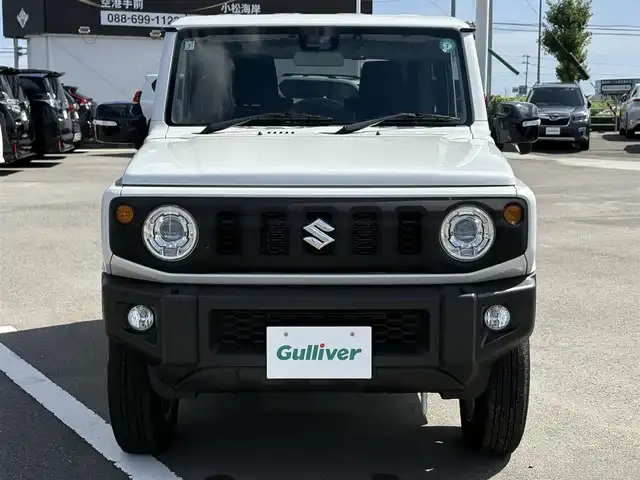 スズキ ジムニー XC 徳島県 2024(令6)年 1.8万km ピュアホワイトP 4WD/ICターボ/7インチメモリナビ/（Bluetooth/CD）/バックカメラ/シートヒーター（D+N席）/クルーズコントロール/クリアランスソナー/LEDヘッドライト/オートハイビーム/オートライト/ドライブレコーダー/純正16AW/ヘッドライトウォッシャー/アイドリングストップ/スペアキー
