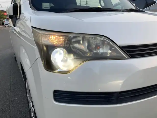トヨタ スペイド G 静岡県 2013(平25)年 8万km ホワイトパールクリスタルシャイン 社外メモリーナビ(MDV-L503W)/　AM FM CD DVD USB/ETC/LEDオートヘッドランプ/革巻きステアリング/ステアリングスイッチ/スマートキー＆プッシュスタート/純正フロアマット/フルセグTV/シートヒーター(運転席)/片側パワースライドドア