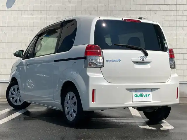 トヨタ スペイド G 静岡県 2013(平25)年 8万km ホワイトパールクリスタルシャイン 社外メモリーナビ(MDV-L503W)/　AM FM CD DVD USB/ETC/LEDオートヘッドランプ/革巻きステアリング/ステアリングスイッチ/スマートキー＆プッシュスタート/純正フロアマット/フルセグTV/シートヒーター(運転席)/片側パワースライドドア
