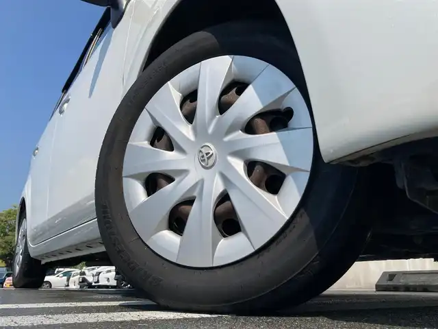 トヨタ スペイド G 静岡県 2013(平25)年 8万km ホワイトパールクリスタルシャイン 社外メモリーナビ(MDV-L503W)/　AM FM CD DVD USB/ETC/LEDオートヘッドランプ/革巻きステアリング/ステアリングスイッチ/スマートキー＆プッシュスタート/純正フロアマット/フルセグTV/シートヒーター(運転席)/片側パワースライドドア