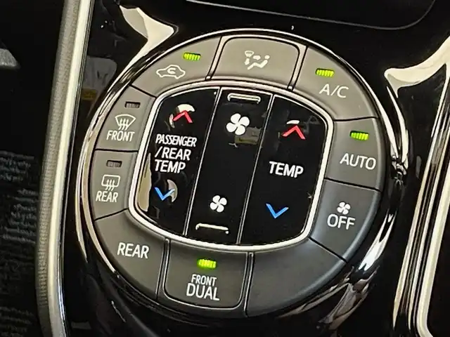 トヨタ ヴォクシー ZS 煌Ⅱ 岩手県 2019(令1)年 9.8万km ホワイトパールクリスタルシャイン ４WD/TEIN車高調FLEXA/後席モニター/モデリスタリアスポイラー/ロールサンシェード/両側パワースライドドア/衝突被害軽減システム/横滑り防止装置/MTモード付きAT/寒冷地仕様/アイドリングストップ/クルーズコントロール/バックカメラ/フルセグTV/コーナーセンサー/レーンアシスト/純正ナビ/純正アルミホイール16インチ/純正LEDヘッドライト/社外マット/３列シート/ウォークスルー/オートライト/オートマチックハイビーム
