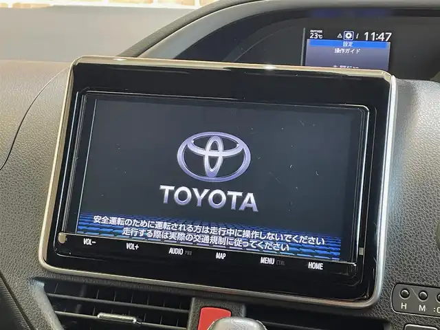 トヨタ ヴォクシー ZS 煌Ⅱ 岩手県 2019(令1)年 9.8万km ホワイトパールクリスタルシャイン ４WD/TEIN車高調FLEXA/後席モニター/モデリスタリアスポイラー/ロールサンシェード/両側パワースライドドア/衝突被害軽減システム/横滑り防止装置/MTモード付きAT/寒冷地仕様/アイドリングストップ/クルーズコントロール/バックカメラ/フルセグTV/コーナーセンサー/レーンアシスト/純正ナビ/純正アルミホイール16インチ/純正LEDヘッドライト/社外マット/３列シート/ウォークスルー/オートライト/オートマチックハイビーム