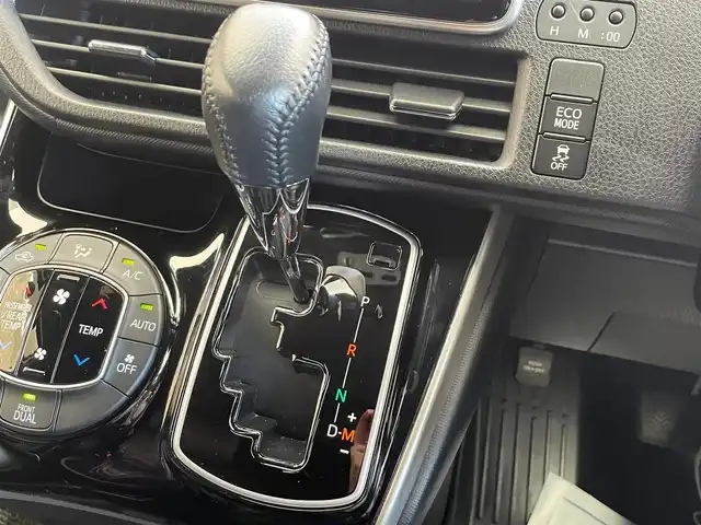 トヨタ ヴォクシー ZS 煌Ⅱ 岩手県 2019(令1)年 9.8万km ホワイトパールクリスタルシャイン ４WD/TEIN車高調FLEXA/後席モニター/モデリスタリアスポイラー/ロールサンシェード/両側パワースライドドア/衝突被害軽減システム/横滑り防止装置/MTモード付きAT/寒冷地仕様/アイドリングストップ/クルーズコントロール/バックカメラ/フルセグTV/コーナーセンサー/レーンアシスト/純正ナビ/純正アルミホイール16インチ/純正LEDヘッドライト/社外マット/３列シート/ウォークスルー/オートライト/オートマチックハイビーム