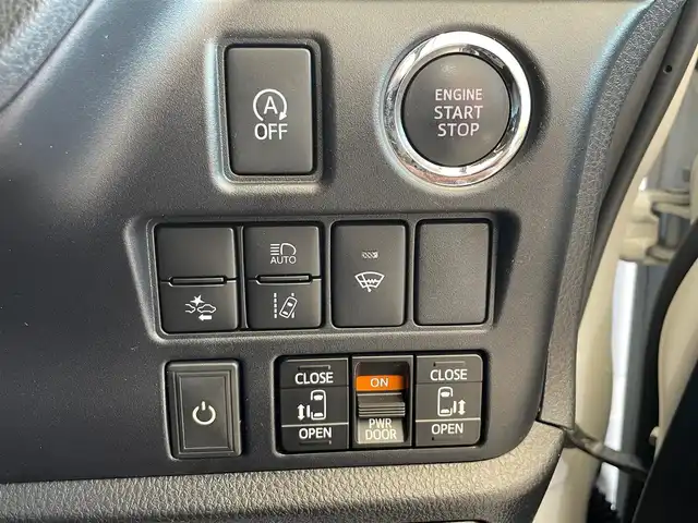 トヨタ ヴォクシー ZS 煌Ⅱ 岩手県 2019(令1)年 9.8万km ホワイトパールクリスタルシャイン ４WD/TEIN車高調FLEXA/後席モニター/モデリスタリアスポイラー/ロールサンシェード/両側パワースライドドア/衝突被害軽減システム/横滑り防止装置/MTモード付きAT/寒冷地仕様/アイドリングストップ/クルーズコントロール/バックカメラ/フルセグTV/コーナーセンサー/レーンアシスト/純正ナビ/純正アルミホイール16インチ/純正LEDヘッドライト/社外マット/３列シート/ウォークスルー/オートライト/オートマチックハイビーム