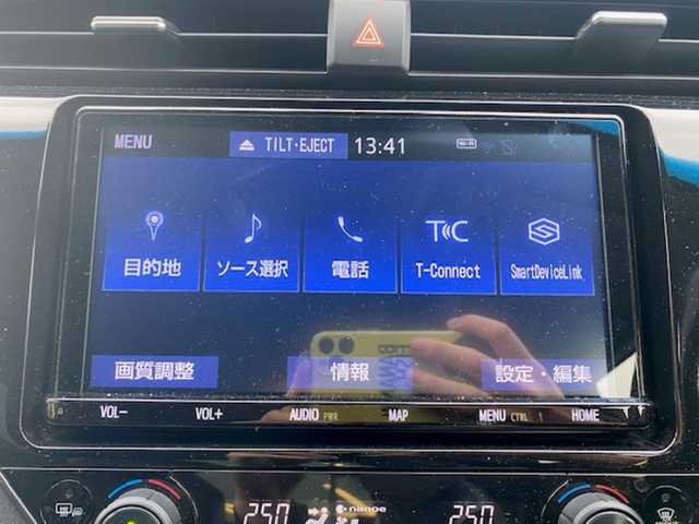 トヨタ カムリ WS 兵庫県 2019(平31)年 4.6万km プラチナホワイトパールマイカ ・ワンオーナー/・純正9インチナビ/・フルセグTV/・バックカメラ/・レーダークルーズコントロール/・LKA/・パドルシフト/・BSM/・ハーフレザー/・パワーシート/・LEDヘッドライト/・オートハイビーム/・純正１７AW/・ビルトインETC