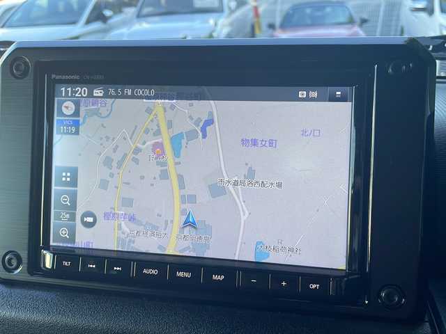 スズキ ジムニー シエラ JC 京都府 2023(令5)年 1.1万km ブルーイッシュブラックパール3 ワンオーナー/純正ナビ/FM/AM/CD/DVD/BT/フルセグTV/USB/バックカメラ/クルーズコントロール/衝突軽減防止/レーンアシスト/ダウンヒルアシスト/横滑り防止装置/オートLEDライト/シートヒーター/前後ドラレコ/ETC/純正フロアマット/純正15インチAW/背面タイヤ/保証著/取扱説明書/スマートキースペア×１