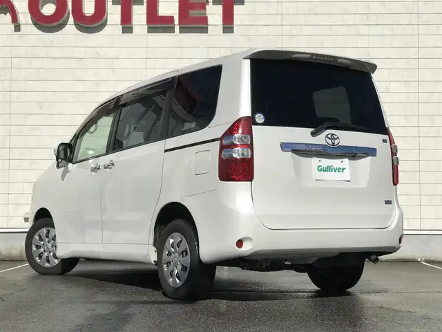 トヨタ ノア X スマートエディション 富山県 2012(平24)年 8.9万km ホワイトパールクリスタルシャイン ４ＷＤ/純正ＨＤＤナビ/フルセグＴＶ/Ｂｌｕｅｔｏｏｔｈ/バックカメラ/ＥＴＣ/ステアリングスイッチ/純正フロアマット/オートエアコン/スマートキー/プッシュスタート/キセノンヘッドライト/ETC/Wエアバック