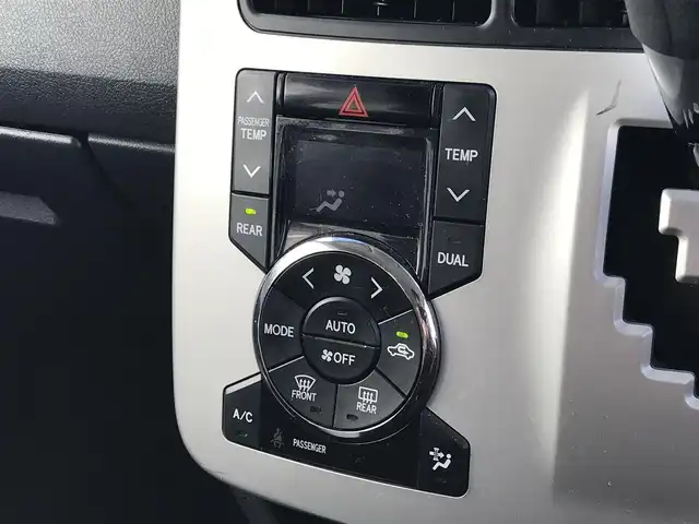 トヨタ ノア X スマートエディション 富山県 2012(平24)年 8.9万km ホワイトパールクリスタルシャイン ４ＷＤ/純正ＨＤＤナビ/フルセグＴＶ/Ｂｌｕｅｔｏｏｔｈ/バックカメラ/ＥＴＣ/ステアリングスイッチ/純正フロアマット/オートエアコン/スマートキー/プッシュスタート/キセノンヘッドライト/ETC/Wエアバック