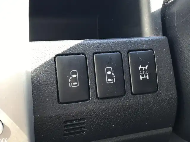 トヨタ ノア X スマートエディション 富山県 2012(平24)年 8.9万km ホワイトパールクリスタルシャイン ４ＷＤ/純正ＨＤＤナビ/フルセグＴＶ/Ｂｌｕｅｔｏｏｔｈ/バックカメラ/ＥＴＣ/ステアリングスイッチ/純正フロアマット/オートエアコン/スマートキー/プッシュスタート/キセノンヘッドライト/ETC/Wエアバック