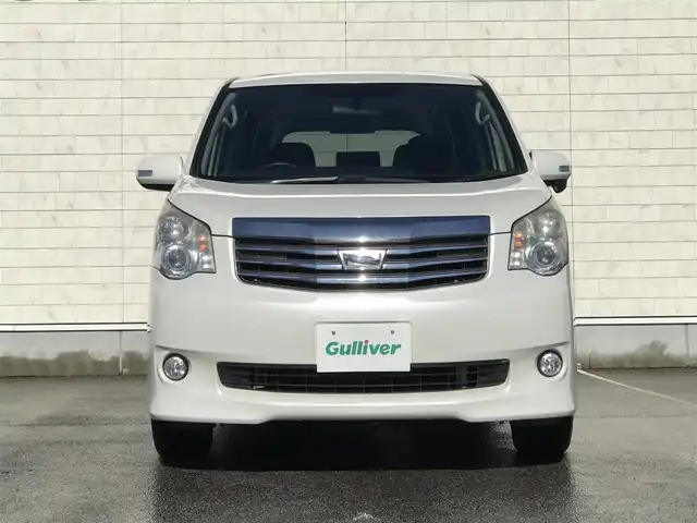 トヨタ ノア X スマートエディション 富山県 2012(平24)年 8.9万km ホワイトパールクリスタルシャイン ４ＷＤ/純正ＨＤＤナビ/フルセグＴＶ/Ｂｌｕｅｔｏｏｔｈ/バックカメラ/ＥＴＣ/ステアリングスイッチ/純正フロアマット/オートエアコン/スマートキー/プッシュスタート/キセノンヘッドライト/ETC/Wエアバック