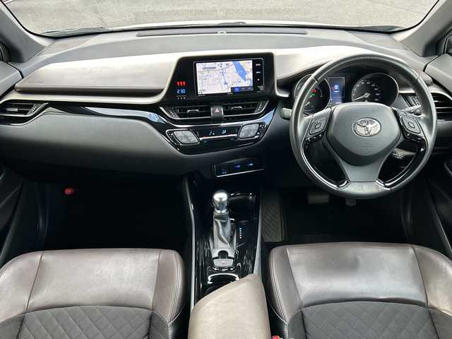 トヨタ Ｃ－ＨＲ G 岐阜県 2017(平29)年 6.5万km ブラックマイカ 登録時走行距離：65035km/モデリスタエアロ/SDナビ/バックカメラ/フルセグテレビ／Ｂｌｕｅｔｏｏｔｈ／CD・DVD／USB/ＥＴＣ/ハーフレザーシート/シートヒーター/コーナーセンサー/レーンキープアシスト/レーダークルーズコントロール/前後ドライブレコーダー/純正フロアマット/純正アルミホイール/LEDヘッドライト/オートライト/オートマチックハイビーム/プッシュスタート/スマートキー/保証書/取扱説明書