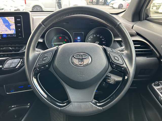 トヨタ Ｃ－ＨＲ G 岐阜県 2017(平29)年 6.5万km ブラックマイカ 登録時走行距離：65035km/モデリスタエアロ/SDナビ/バックカメラ/フルセグテレビ／Ｂｌｕｅｔｏｏｔｈ／CD・DVD／USB/ＥＴＣ/ハーフレザーシート/シートヒーター/コーナーセンサー/レーンキープアシスト/レーダークルーズコントロール/前後ドライブレコーダー/純正フロアマット/純正アルミホイール/LEDヘッドライト/オートライト/オートマチックハイビーム/プッシュスタート/スマートキー/保証書/取扱説明書